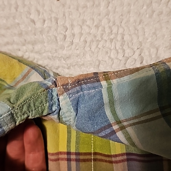 Baby Gap short sleeve button down shirt in Size 18-24 months. - Picture 4 of 6